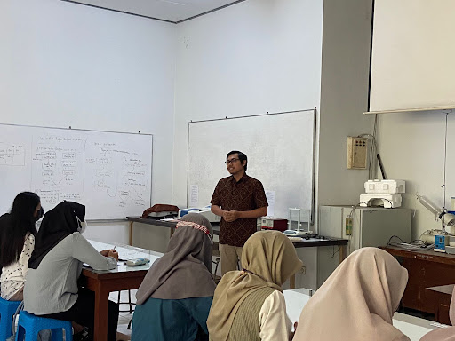 Kegiatan Program Pengembangan Kegiatan Berkelanjutan (PPKB)  Pelatihan Pembuatan Tempe Termodifikasi oleh Prodi Sarjana Bioteknologi Departemen Sains Terapan FMIPA Universitas Negeri Malang sebagai Bentuk Layanan untuk Mendukung SDGs Pendidikan yang Berkualitas dan Mendorong Inovasi