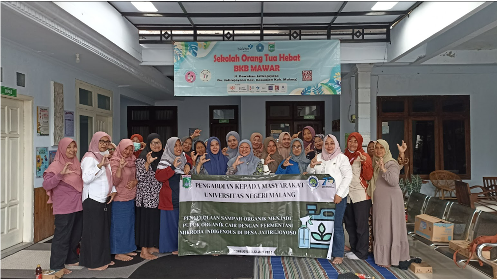 Invite Jatirejoyoso Villagers to Turn Garbage into Liquid Organic Fertilizer to Support SDGs 3, 7, 8 and 15
