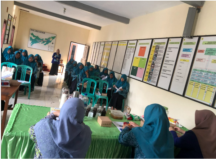 BIOTECHNOLOGY STUDY PROGRAM, FMIPA UM TRAINS IN MAKING KOMBUFEE DRINKS FROM COFFEE BEANS TO SUPPORT SDGs 3, 7, 8, and 15