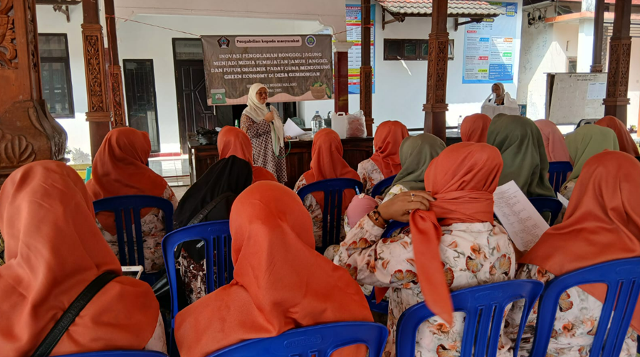 Encouraging the Women’s Family Welfare Movement of Gembongan Village to Become Entrepreneurs by Processing Corn Cobs into Mushroom Growing Media and Solid Organic Fertilizer in Support of SDGs 7, 8, and 15